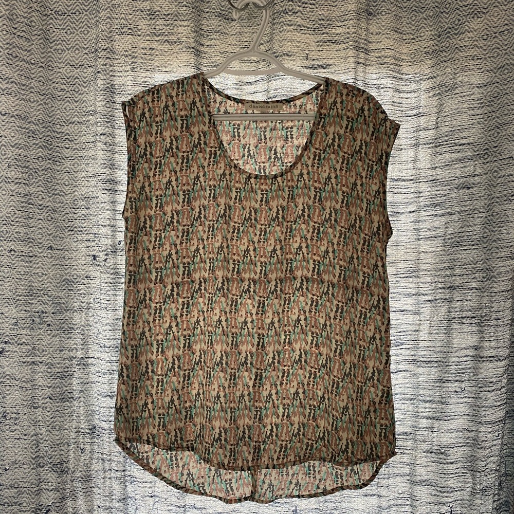 Lightweight Sleeveless Daniel Rainn Top - Size S
